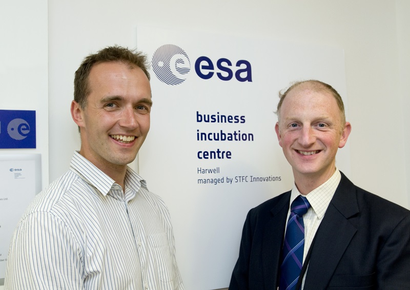 Hugh Mortimer (left), research scientist at STFC's RAL Space, with Jolyon Tidmarsh, the technical director at Keit. Credit: KEIT/STFC.