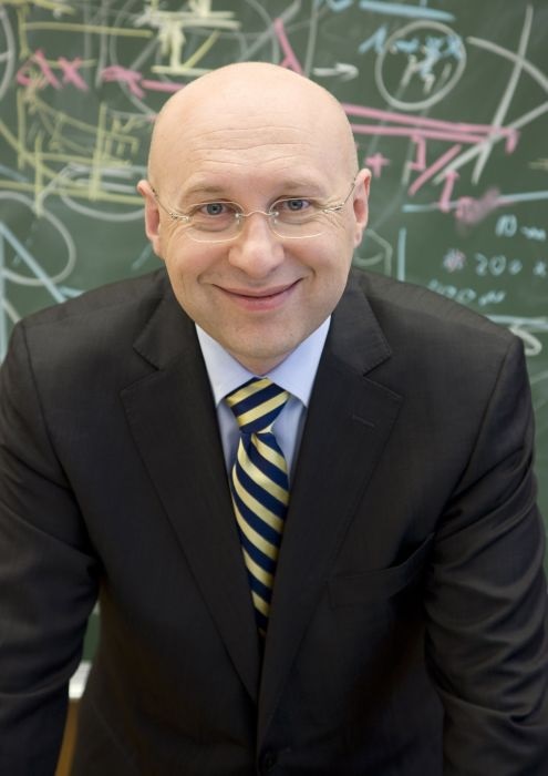 Using two lasers to excite and then quench fluorescence, Stefan Hell was able to beat Abbe's long-standing optical diffraction limit for microscopy in 2000. Credit: Credit: DKFZ.