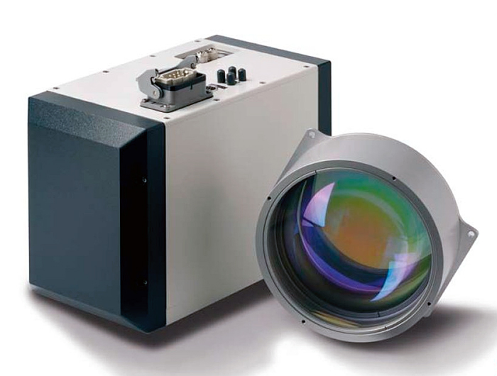 Intelliweld: a prefocus optic is used in place of an objective to attain sharp camera imaging free of chromatic aberration.