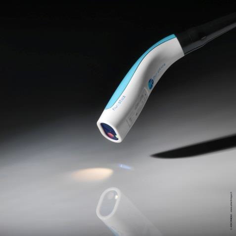 Launched in September by Grenoble's Fluoptics, the Fluostick uses laser excitation to generate fluorescence that helps to guide surgeons. The company has just opened a US office. Credit: Fluoptics.