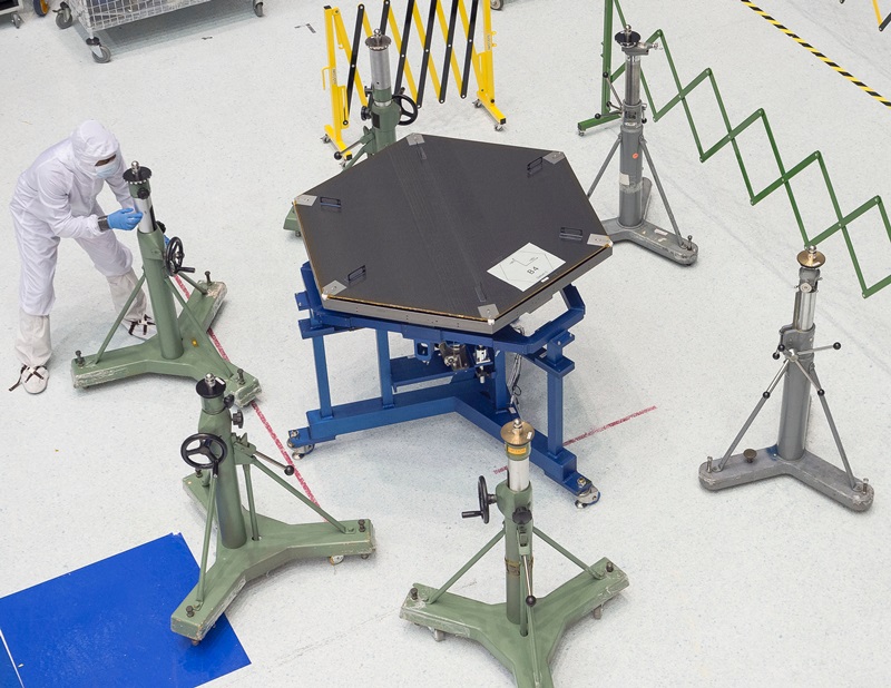 Engineers at NASA Goddard Space Flight Center earlier this month, performing ultra-precision metrology to ensure that the JWST mirrors will fit onto the main structure perfectly. Photo: NASA.
