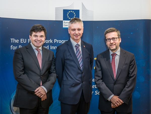 (l-r): Peter Plav&ccaron;an (the Slovak Minister of Education, Science, Research and Sport), with Tom&aacute;&scaron; Mocek (Head of HiLASE center of excellence), and the European Commission's research, science and innovation chief Carlos Moedas.