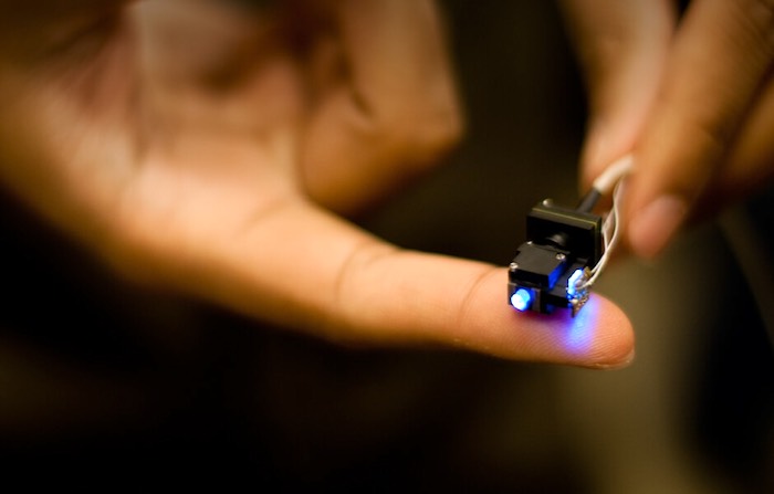 The nVista integrated microscope takes advantage of component development from the consumer space to design a small, light platform. Credit: Inscopix.