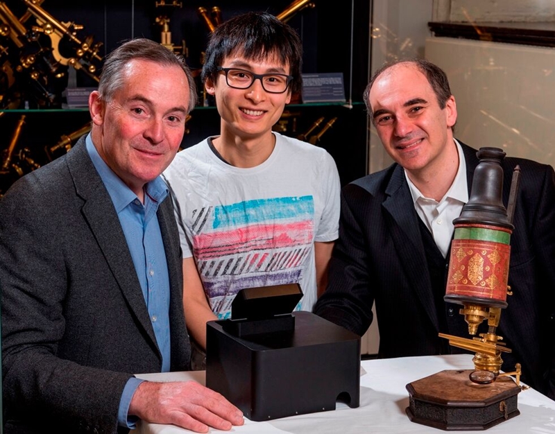 From left: Oxford Nanoimaging (ONI) CEO Jeremy Warren, with co-founders Bo Jing, and Clarendon Lab biophysics professor Achillefs Kapanidis. On the table, next to an antique microscope, is ONI's desktop-scale super-resolution Nanoimager. Photo: ONI/Oxford University.