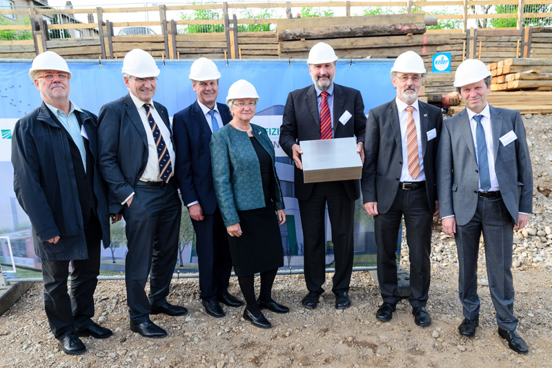 The cornerstone is laid for Center for High-Efficiency Solar Cells at Fraunhofer ISE. f.l.t.r.: Georg Brechensbauer, Brechensbauer Weinhart + Partner Architects, Prof. Alfred Gossner, Executive Board Fraunhofer-Gesellschaft, MinDirig G&uuml;nther Le&szlig;nerkraus, Ministry for Economic Affairs, Labor and Housing, Baden-W&uuml;rttemberg, Prof. Margit Zacharias, Vice-President for Innovation and Technology Transfer, University of Freiburg, Prof. Stefan Glunz, Head of Division, Photovoltaics, Fraunhofer ISE, Prof. Hans-Martin Henning, Director Fraunhofer ISE, Dr. Andreas Bett, Director Fraunhofer ISE. &copy; Photo Fraunhofer ISE