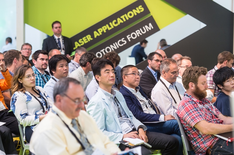 Applications-focused panel sessions take place throughout the week on the LASER World of Photonics trade show floor. Photo: Messe M&uuml;nchen.