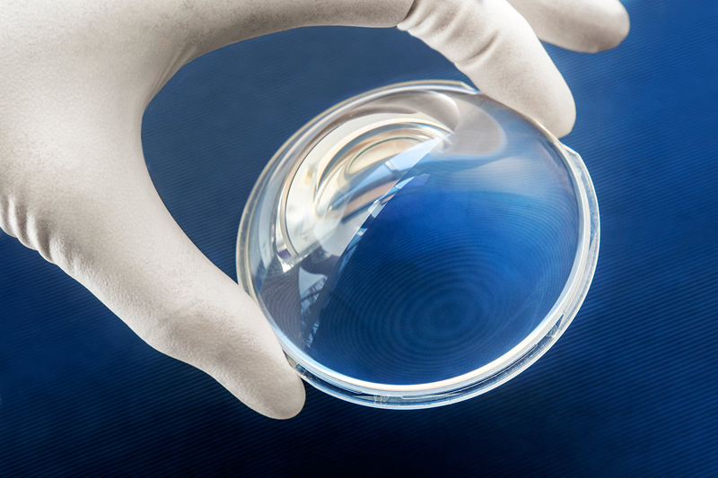 Antireflection coating AR-plas2&reg; for glass and plastic lenses. &copy; Photo Fraunhofer IOF