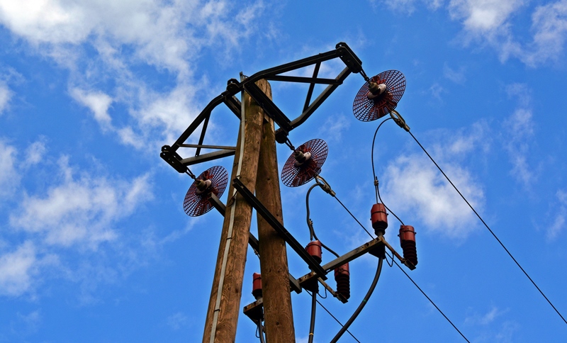 Power line protection: Bandweaver's fiber-optic sensor units look set to be deployed on a commercial basis, to help prevent costly and disruptive theft and tampering. The distributed acoustic sensor (DAS) systems provide near-instant alerts when tampering takes place, giving a positional accuracy of &plusmn;5m over a range of up to 100 km.