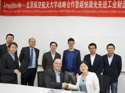 Eric Mottay, CEO of Amplitude Syst&egrave;mes</a>, and Prof. Guan Ying Chun of Beihang University, China, sign research agreement. Image AS / BU.