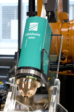 Mini form enables fabrication of parts made of fine wires Photo: &copy; Fraunhofer IWS Dresden.


<cap Frauntoolspool &copy; J&uuml;rgen Jeibmann
The COAXwire laser processing head can be optionally equipped with hot-wire module.>