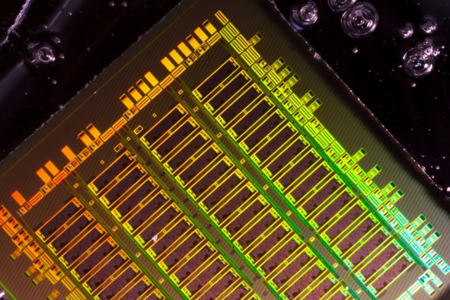 Researchers have developed a technique for assembling on-chip optics and electronics separately, which enables the use of more modern transistor technologies. Image: Amir Atabaki.