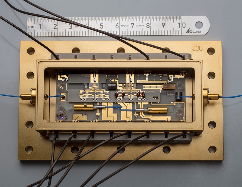 This external-cavity diode laser (ECDL) module from the Ferdinand-Braun Institute team is at the heart of the optical frequency metrology kit. When frequency-doubled to 532 nm, its emission is absorbed by hyperfine transitions in molecular iodine. Image: FBH/schurian.com.