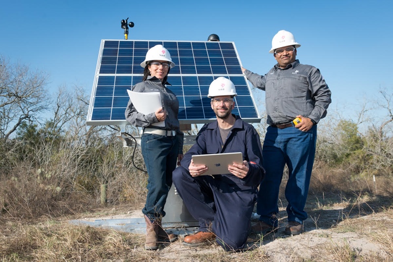 CEO Dirk Richter (center) and the Quanta3 team, shown in front of their autonomous, solar-powered methane sensing system. Photo: Statoil.