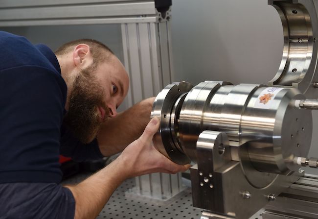 With the special pressure chamber at the LZH, laser material processing can be tested under deep-sea conditions. Credit: LZH.
