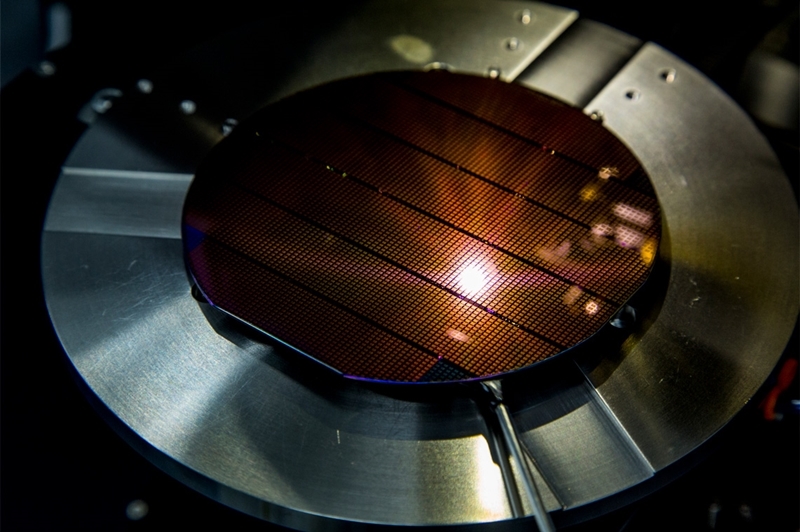 Finisar's huge investment in the Sherman facility - the company spent around $30M on the re-fit in the last quarter alone - will greatly increase its capacity for VCSEL production, provided that a new manufacturing process on 6-inch wafers can be perfected to deliver high device yields. Finisar's main competitors in the sector include II-VI and Lumentum, while the European firms AMS and Philips Photonics are also set to make an impact. Photo: Finisar/Apple.