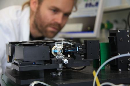 Bugs in the system? Flowcytometry analysis of tap water with laserlight reveals higher than expected presence of microbes. Photo: Eawag, Andri Bryner. 