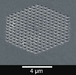 Periodic nanostructure