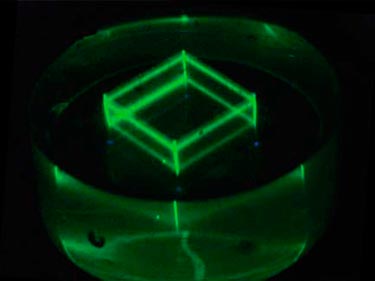 Nanocrystals glow green: 3D image in silicone