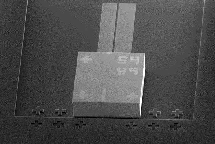 SEM image of an InP DFB laser assembled on a Si photonics chip.