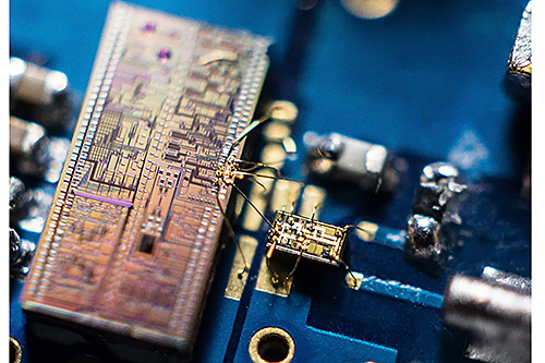 The detector combines a silicon photonic chip with a silicon micro-electronics chip.