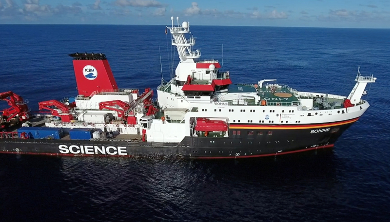 Undersea experiments were carried out on research ship Sonne in the Pacific.
