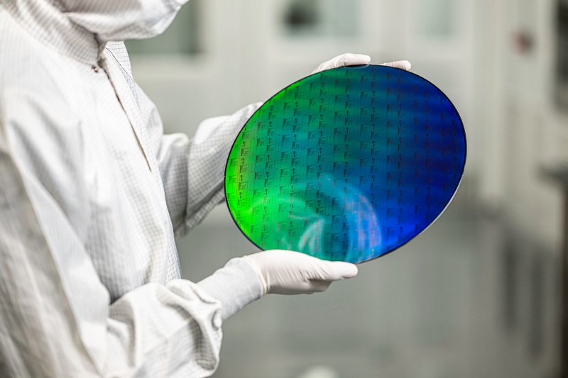 Silicon and BTO wafer fabrication 
