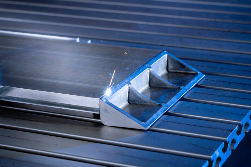Stable laser welding method for aluminum die castings and extruded profiles.