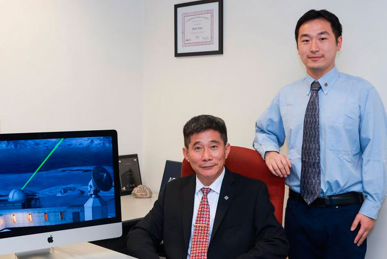 Surf’s up: Prof. Jianli Chen and Dr Yufeng Nie.