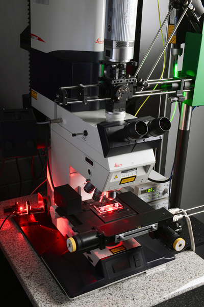 Double vision: Fraunhofer' IPT's new cell investigation microscope.