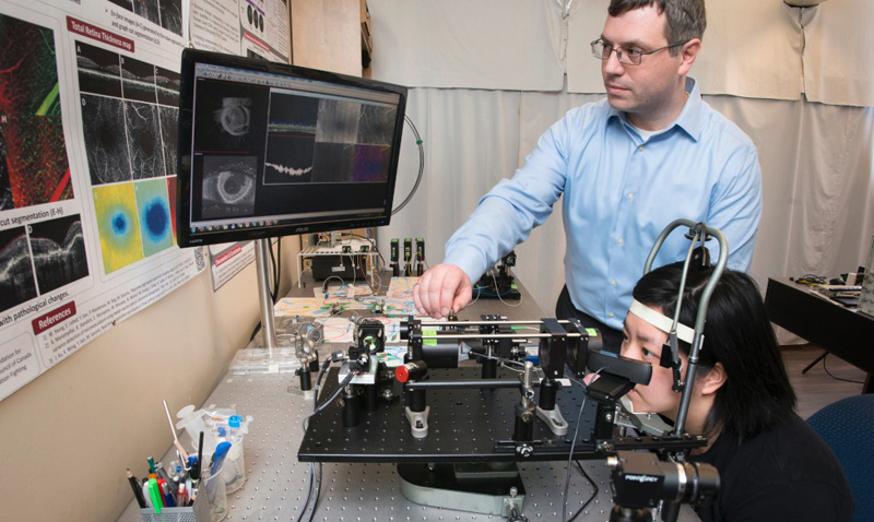 Marinko Sarunic demonstrates his new retinal imaging scanner.