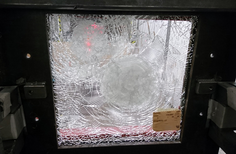 Break-in test with the smart security glass.