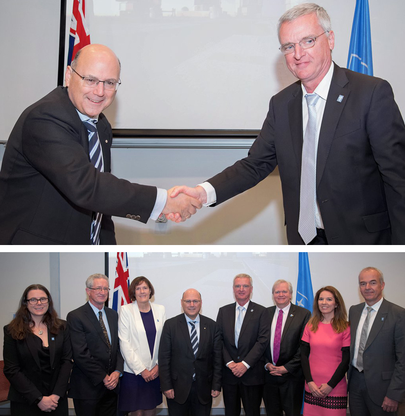 It's a deal: Australia's Arthur Sinodinos (L, top) and ESO's Tim de Zeeuw. 