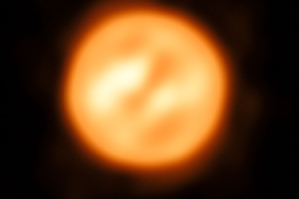 'Best-ever' stellar view: Antares in close-up