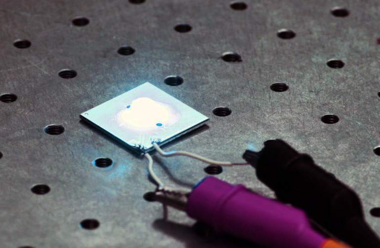 Quantum dot-based white LEDs exhibit a 
