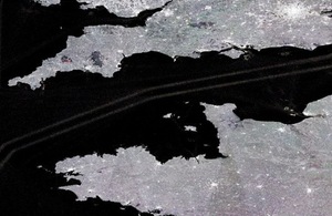 Sentinel-1 image of ship tracks in the English Channel.