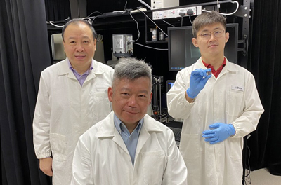 Laser tweezer developers: Prof. Eric Yap, Prof. Liu Aiqun, and Li Zhenyu.