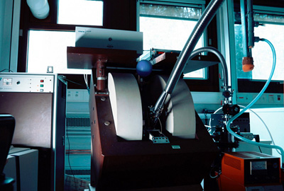 CEA’s prototype portable EPR spectrometer. 