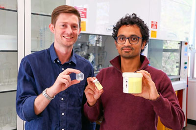 Drs Tonkin and Patel demonstrate the new sulfur lens.