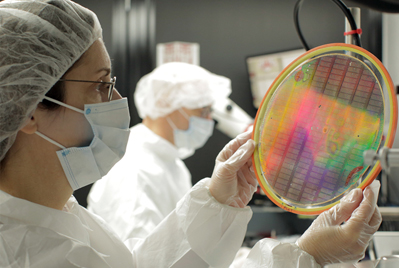 A flexible, wafers-in-wafers-out microLED platform for AI applications.