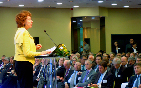 Keynote speaker: Neelie Kroes addresses the Photonics21 annual meeting