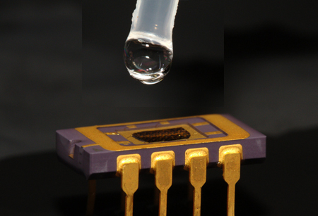 Laser-sensor: just a drop is enough to test chemical composition.