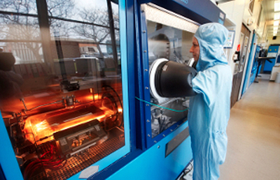 III-V Lab has developed an integrated hybrid Si-transmitter using wafer bonding..
