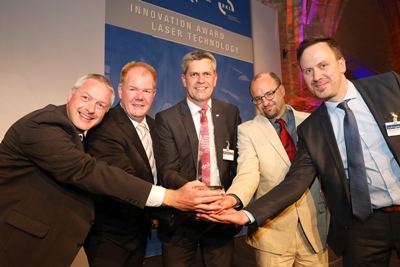 First prize: Axel Luft (center) and the winning team