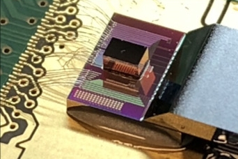 imec's hybrid FinFET/silicon photonics transceiver (click to see more)